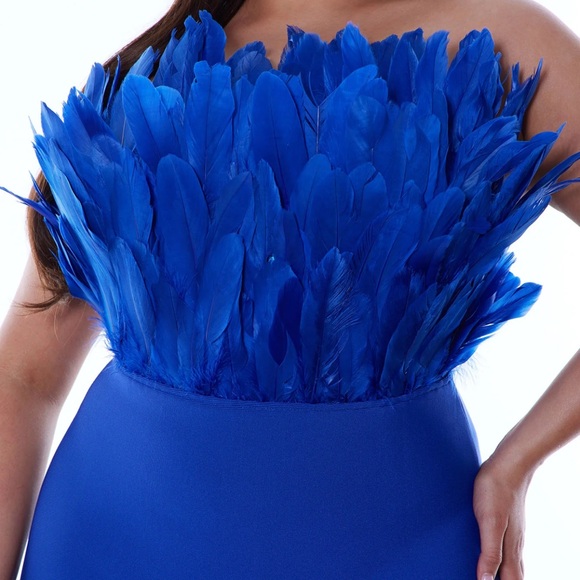 Fashionnova feather bandage dress - Picture 2 of 6
